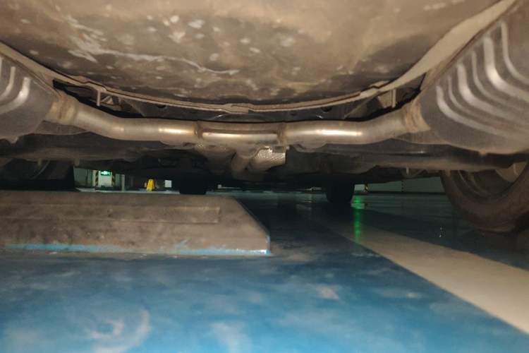 Used Hongqi H5 2024 2.0T Automatic Smart Connect Flagship Edition Chassis Rear