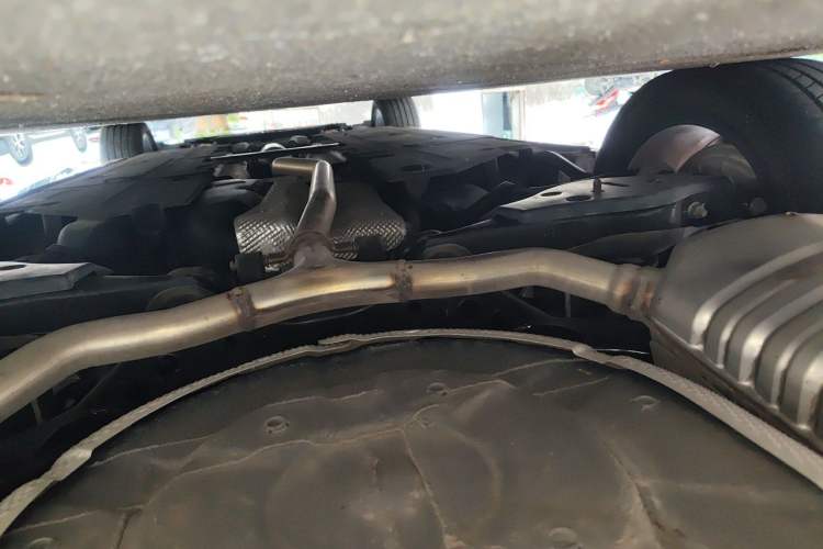 Used Hongqi H5 2024 2.0T Automatic Smart Connect Flagship Edition Chassis Rear