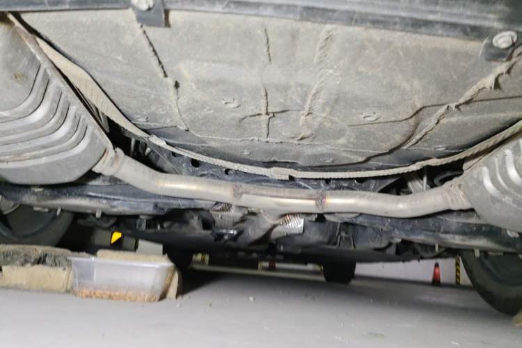 Used Hongqi H5 2024 2.0T Automatic Smart Connect Flagship Edition Chassis Rear