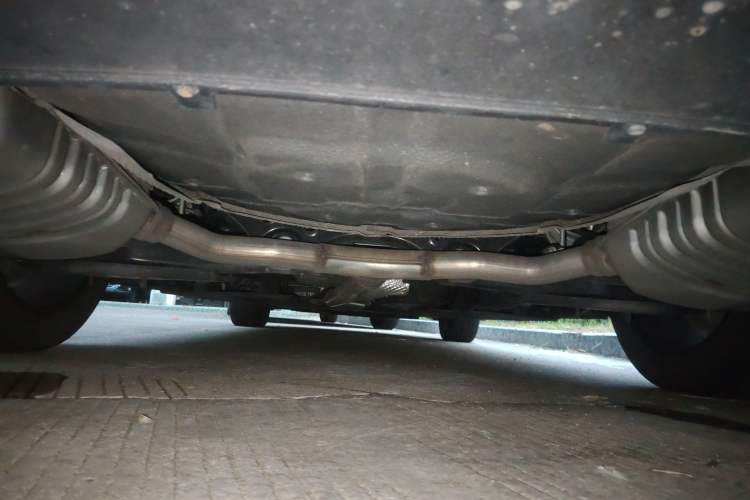 Used Hongqi H5 2024 2.0T Automatic Smart Connect Flagship Edition Chassis Rear