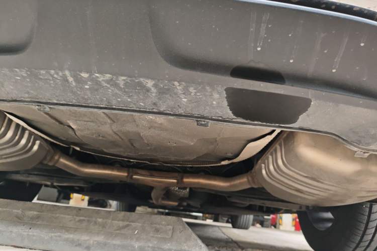 Used Hongqi H5 2024 2.0T Automatic Smart Connect Flagship Edition Chassis Rear