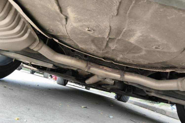 Used Hongqi H5 2024 2.0T Automatic Smart Connect Flagship Edition Chassis Rear