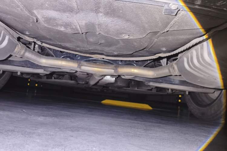 Used Hongqi H5 2024 2.0T Automatic Smart Connect Flagship Edition Chassis Rear