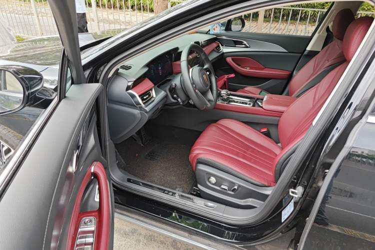 Used Hongqi H5 2024 2.0T Automatic Smart Connect Flagship Edition Driver Seat