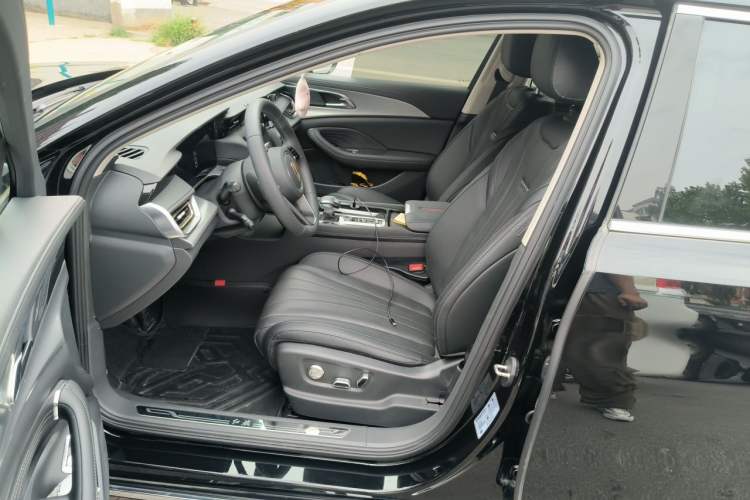 Used Hongqi H5 2024 2.0T Automatic Smart Connect Flagship Edition Driver Seat
