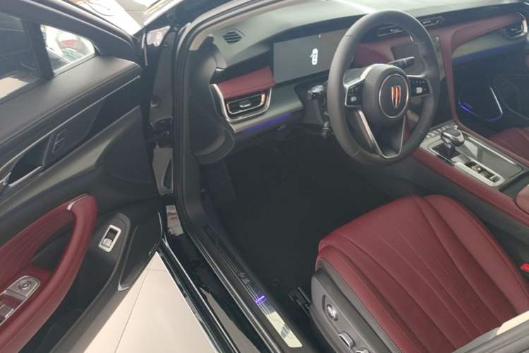 Used Hongqi H5 2024 2.0T Automatic Smart Connect Flagship Edition Driver Seat