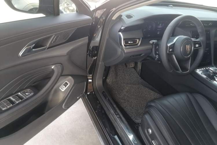Used Hongqi H5 2024 2.0T Automatic Smart Connect Flagship Edition Driver Seat