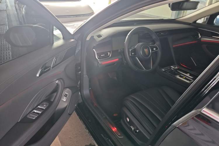 Used Hongqi H5 2024 2.0T Automatic Smart Connect Flagship Edition Driver Seat