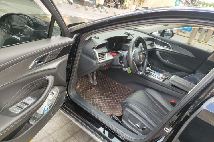 Used Hongqi H5 2024 2.0T Automatic Smart Connect Flagship Edition Driver Seat