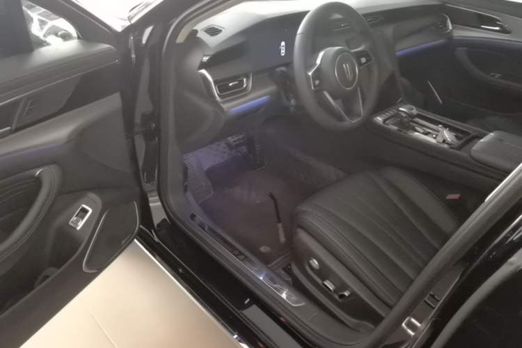 Used Hongqi H5 2024 2.0T Automatic Smart Connect Flagship Edition Driver Seat