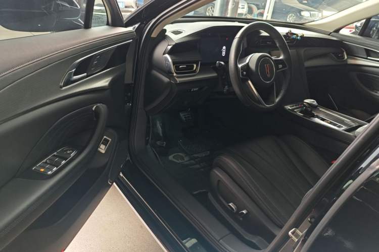 Used Hongqi H5 2024 2.0T Automatic Smart Connect Flagship Edition Driver Seat