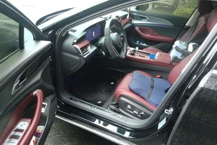 Used Hongqi H5 2024 2.0T Automatic Smart Connect Flagship Edition Driver Seat