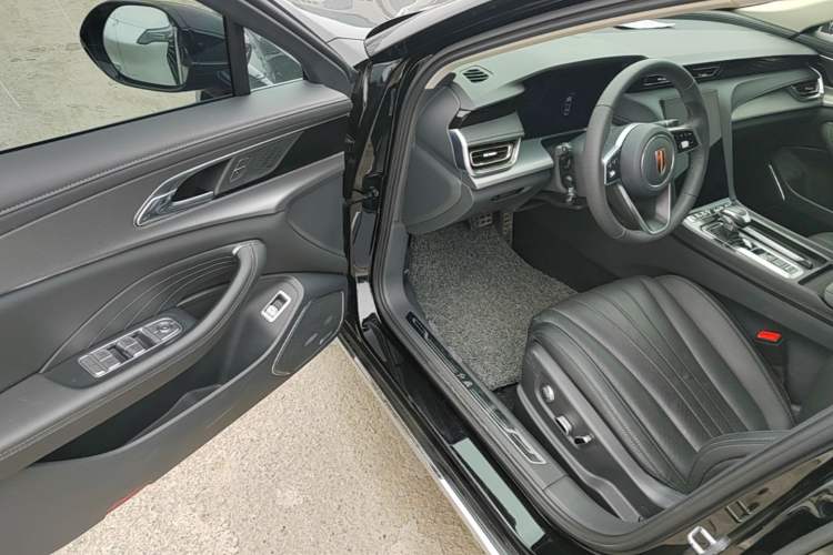 Used Hongqi H5 2024 2.0T Automatic Smart Connect Flagship Edition Driver Seat