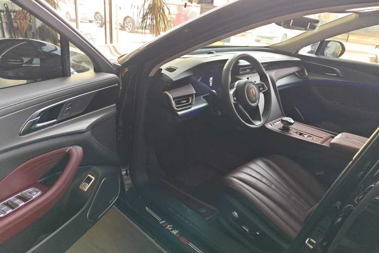 Used Hongqi H5 2024 2.0T Automatic Smart Connect Flagship Edition Driver Seat