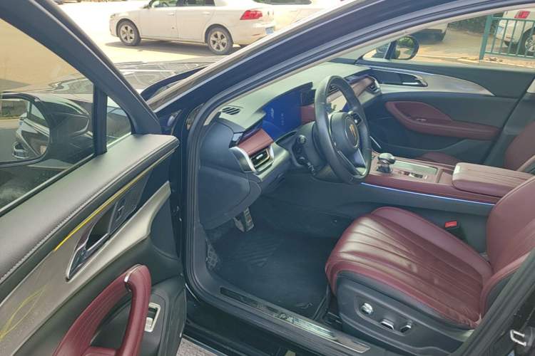Used Hongqi H5 2024 2.0T Automatic Smart Connect Flagship Edition Driver Seat
