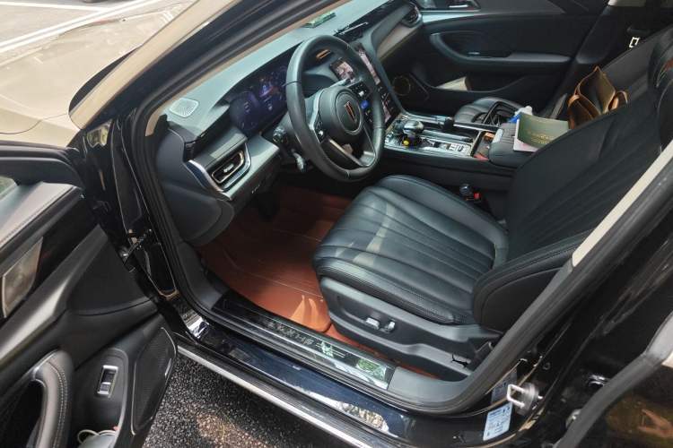 Used Hongqi H5 2024 2.0T Automatic Smart Connect Flagship Edition Driver Seat