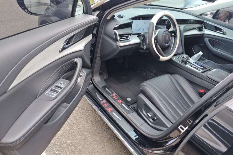 Used Hongqi H5 2024 2.0T Automatic Smart Connect Flagship Edition Driver Seat