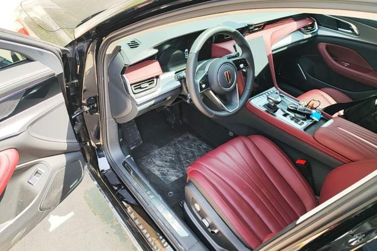 Used Hongqi H5 2024 2.0T Automatic Smart Connect Flagship Edition Driver Seat