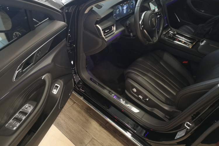 Used Hongqi H5 2024 2.0T Automatic Smart Connect Flagship Edition Driver Seat