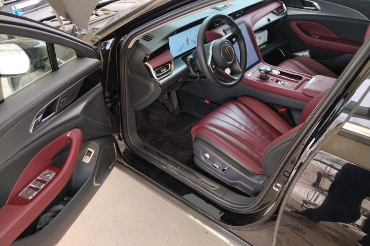 Used Hongqi H5 2024 2.0T Automatic Smart Connect Flagship Edition Driver Seat