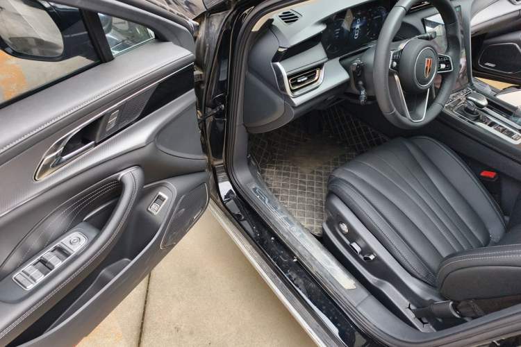 Used Hongqi H5 2024 2.0T Automatic Smart Connect Flagship Edition Driver Seat