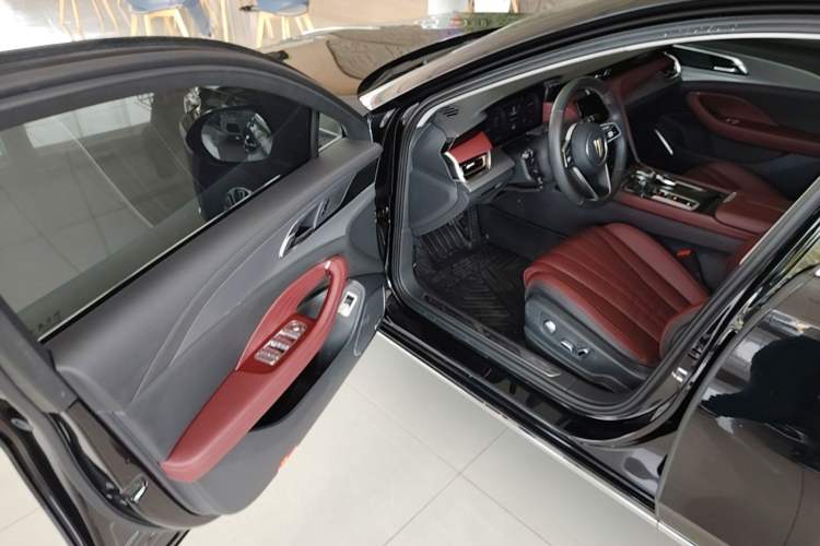 Used Hongqi H5 2024 2.0T Automatic Smart Connect Flagship Edition Driver Seat