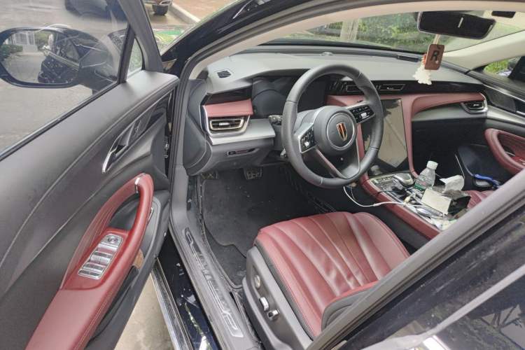 Used Hongqi H5 2024 2.0T Automatic Smart Connect Flagship Edition Driver Seat