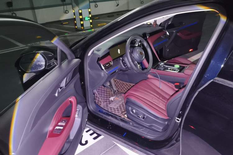 Used Hongqi H5 2024 2.0T Automatic Smart Connect Flagship Edition Driver Seat