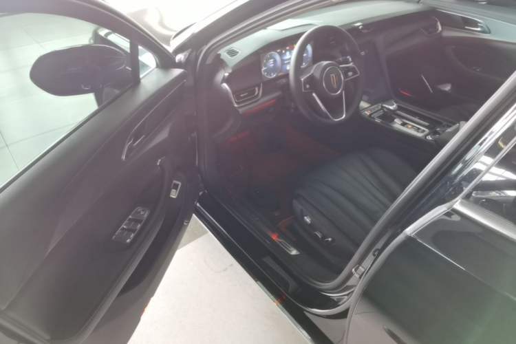 Used Hongqi H5 2024 2.0T Automatic Smart Connect Flagship Edition Driver Seat