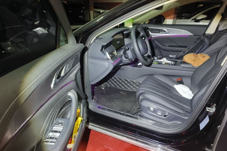 Used Hongqi H5 2024 2.0T Automatic Smart Connect Flagship Edition Driver Seat