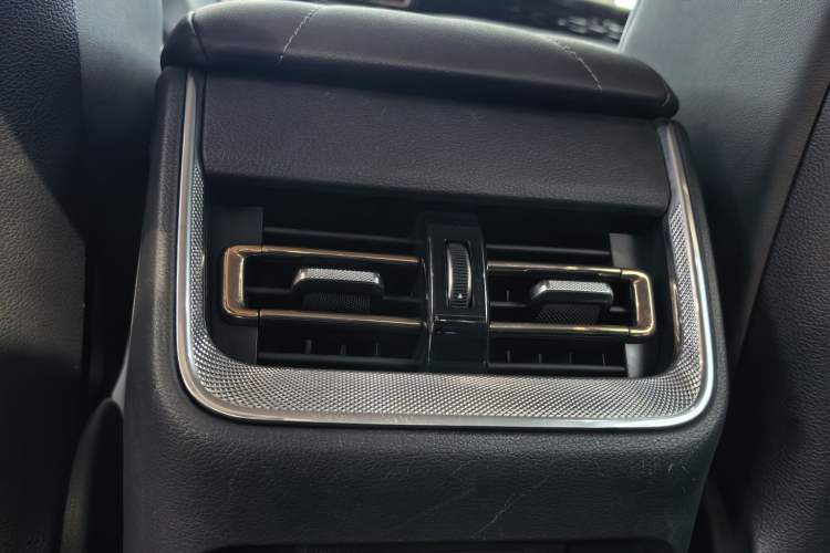 Used Hongqi H5 2024 2.0T Automatic Smart Connect Flagship Edition Engine Bay