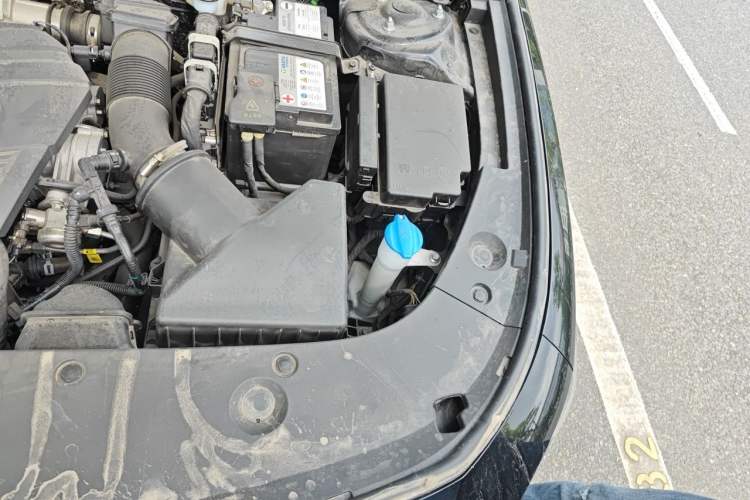 Used Hongqi H5 2024 2.0T Automatic Smart Connect Flagship Edition Engine Bay Left