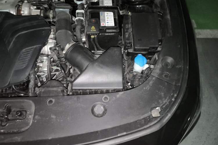 Used Hongqi H5 2024 2.0T Automatic Smart Connect Flagship Edition Engine Bay Left