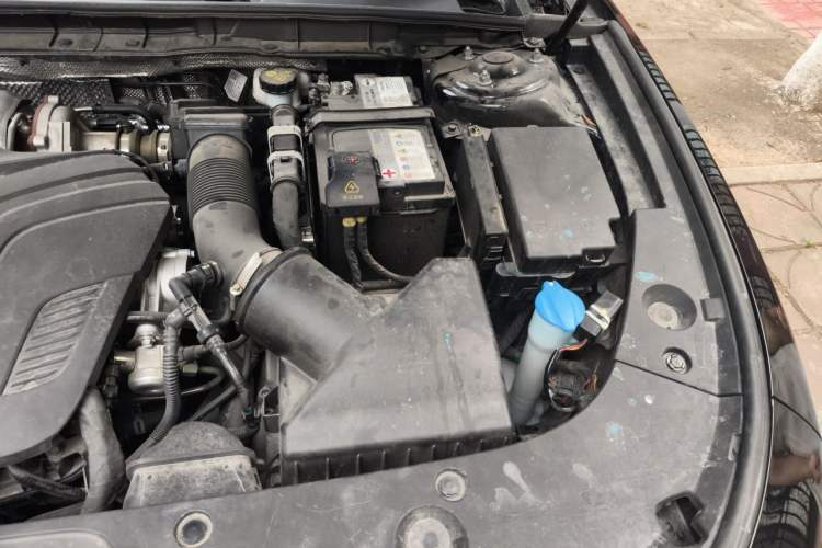 Used Hongqi H5 2024 2.0T Automatic Smart Connect Flagship Edition Engine Bay Left