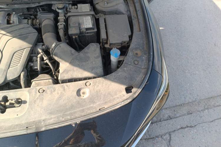 Used Hongqi H5 2024 2.0T Automatic Smart Connect Flagship Edition Engine Bay Left