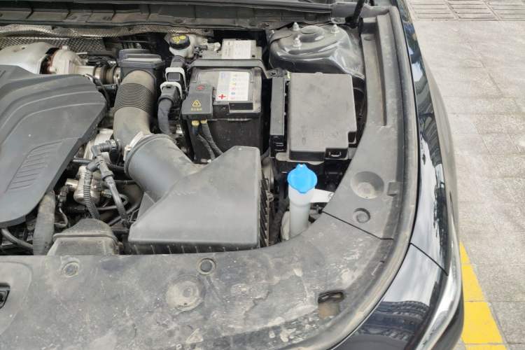 Used Hongqi H5 2024 2.0T Automatic Smart Connect Flagship Edition Engine Bay Left