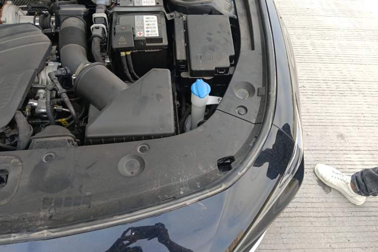 Used Hongqi H5 2024 2.0T Automatic Smart Connect Flagship Edition Engine Bay Left