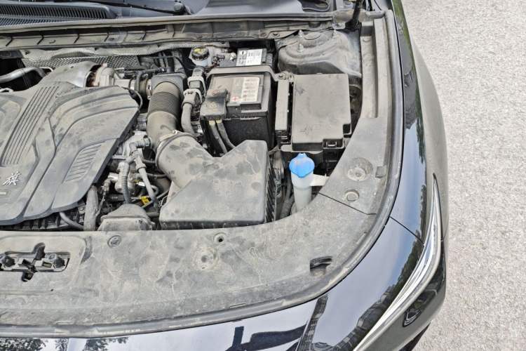 Used Hongqi H5 2024 2.0T Automatic Smart Connect Flagship Edition Engine Bay Left