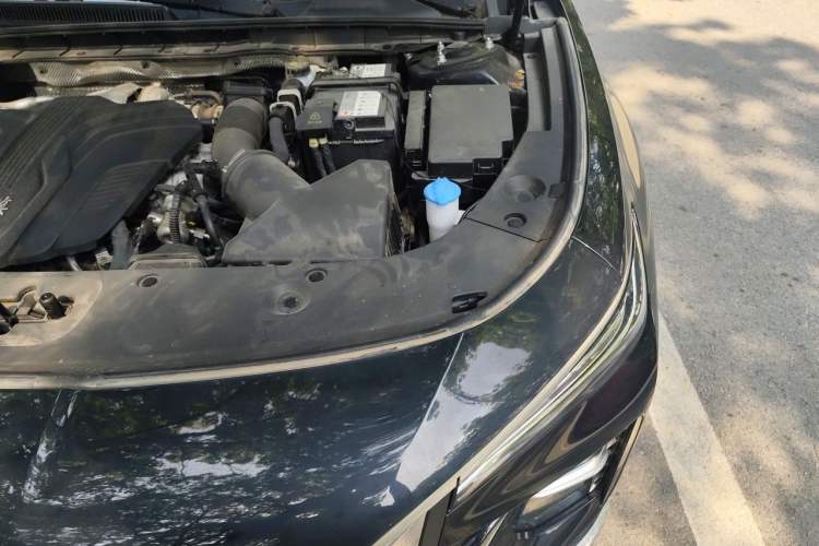 Used Hongqi H5 2024 2.0T Automatic Smart Connect Flagship Edition Engine Bay Left