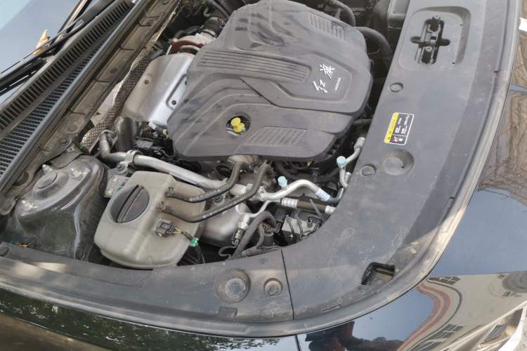 Used Hongqi H5 2024 2.0T Automatic Smart Connect Flagship Edition Engine Bay Left