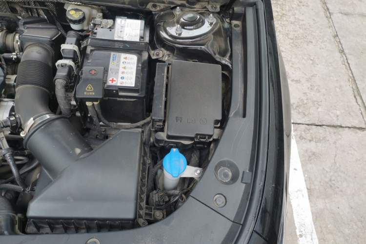 Used Hongqi H5 2024 1.5T HEV Smart Connect Flagship Edition Engine Bay Left