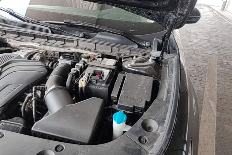 Used Hongqi H5 2024 2.0T Automatic Smart Connect Flagship Edition Engine Bay Left