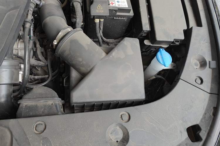 Used Hongqi H5 2024 1.5T DCT Smart Connect Flagship Edition Engine Bay Left