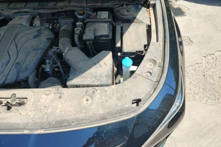 Used Hongqi H5 2024 2.0T Automatic Smart Connect Flagship Edition Engine Bay Left