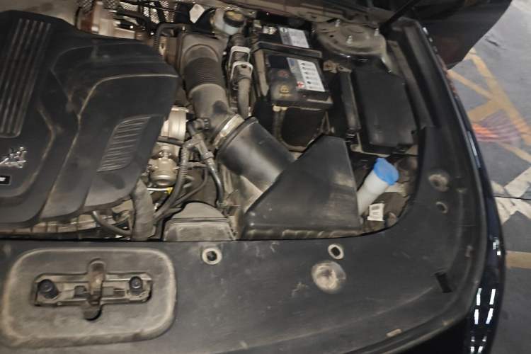 Used Hongqi H5 2024 2.0T Automatic Smart Connect Flagship Edition Engine Bay Left