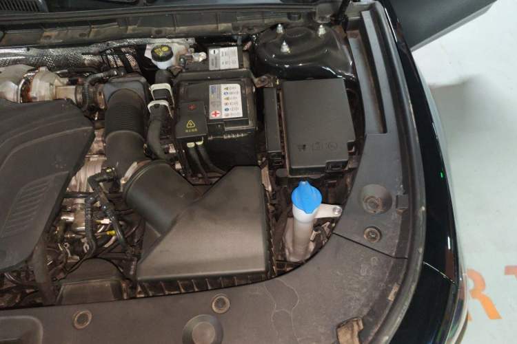 Used Hongqi H5 2024 2.0T Automatic Smart Connect Flagship Edition Engine Bay Left
