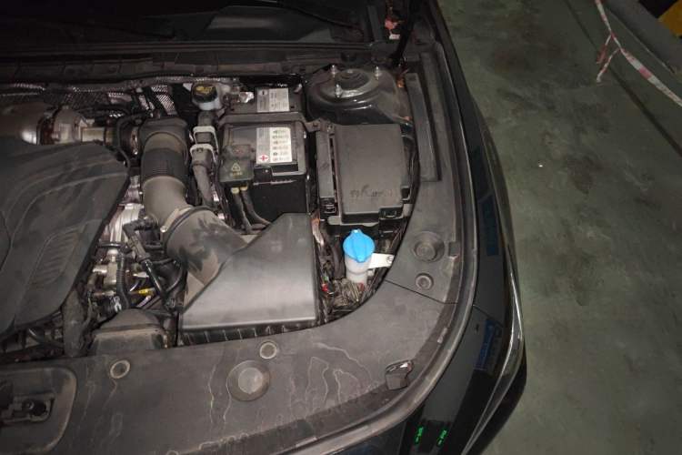Used Hongqi H5 2024 2.0T Automatic Smart Connect Flagship Edition Engine Bay Left