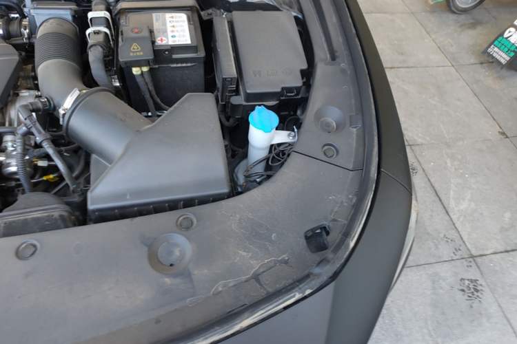 Used Hongqi H5 2024 2.0T Automatic Smart Connect Flagship Edition Engine Bay Left