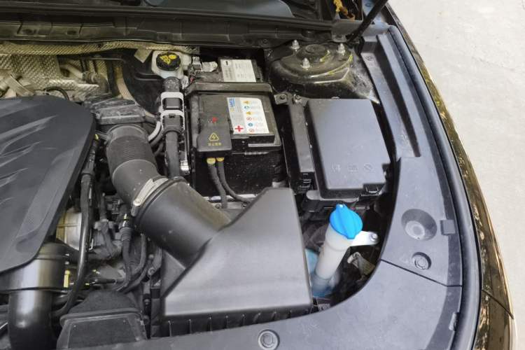 Used Hongqi H5 2024 1.5T DCT Smart Connect Flagship Edition Engine Bay Left