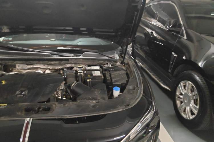 Used Hongqi H5 2024 2.0T Automatic Smart Connect Flagship Edition Engine Bay Left